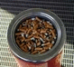 Aschenbecher mit Zigarettenkippen
