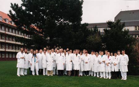 Ärzteteam bei Dienstantritt von Prof. Schatz 1989 an der 
Medizinischen Klinik und Poliklinik der Berufsgenossenschaftlichen 
Kliniken Bergamannsheil, Universitätsklinik der Ruhr-Universität Bochum