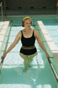 Frau im Schwimmbad