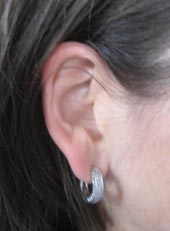 Ein Ohr von einer Frau