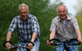 Zwei Männer beim Fahrradfahren